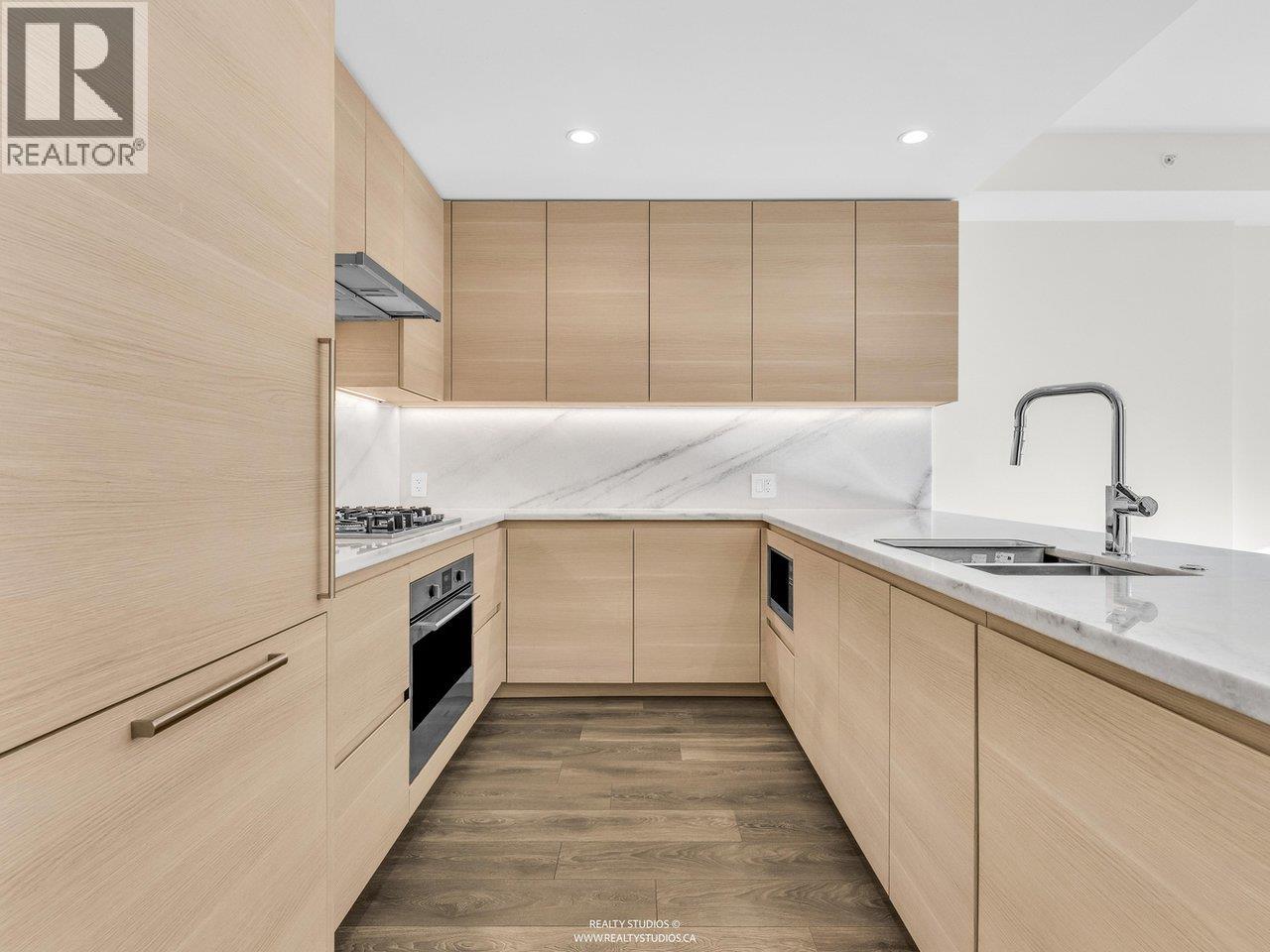 606 305 Morrissey Road, Port Moody, British Columbia  V3H 0M3 - Photo 3 - R3081360