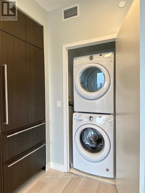 1801 - 117 Mcmahon Drive, Toronto, Ontario  M2K 2X9 - Photo 10 - C12715874