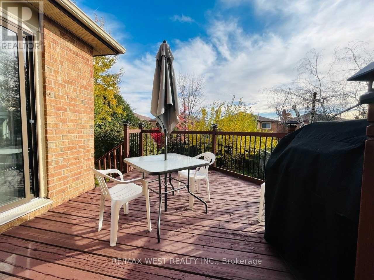 106 O'connor Crescent, Richmond Hill, Ontario  L4C 7N7 - Photo 11 - N12715872