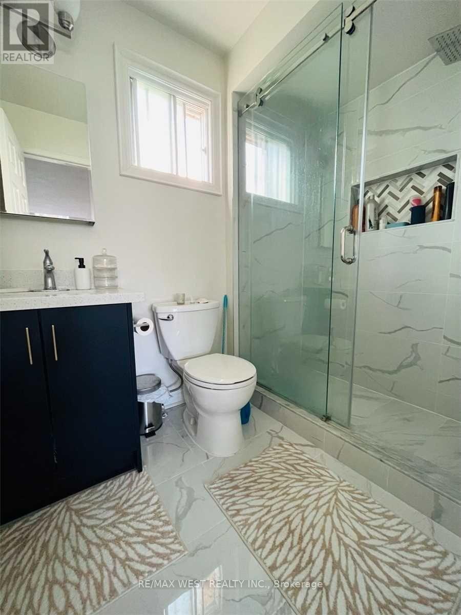 106 O'connor Crescent, Richmond Hill, Ontario  L4C 7N7 - Photo 17 - N12715872