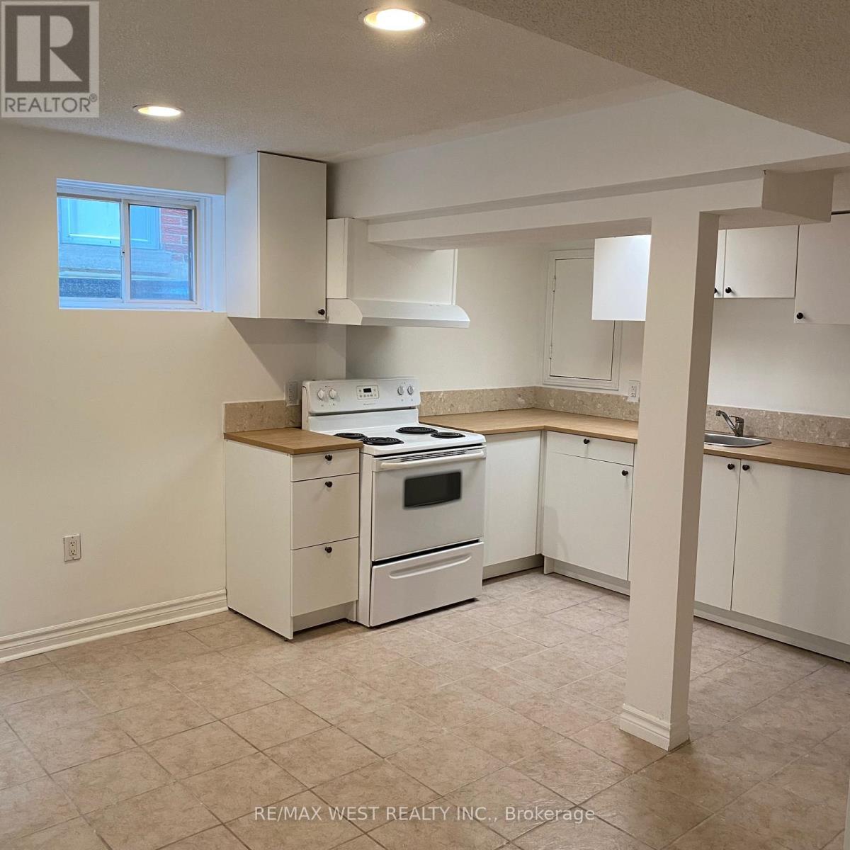 106 O'connor Crescent, Richmond Hill, Ontario  L4C 7N7 - Photo 23 - N12715872