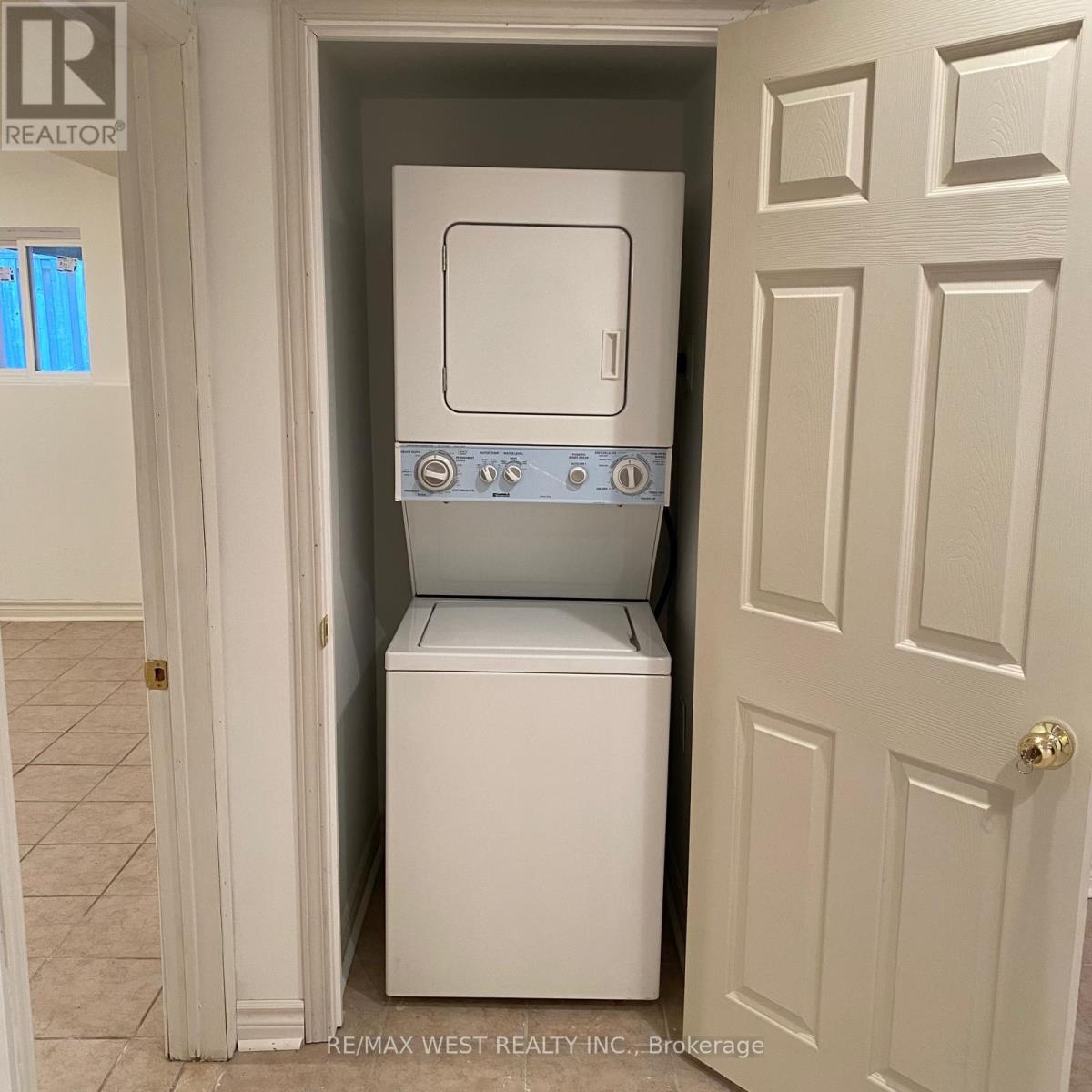 106 O'connor Crescent, Richmond Hill, Ontario  L4C 7N7 - Photo 27 - N12715872