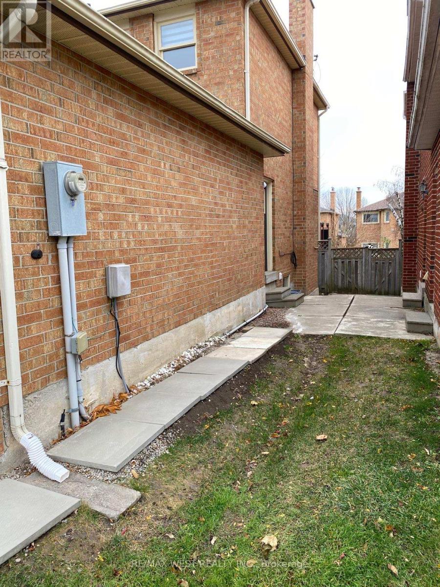 106 O'connor Crescent, Richmond Hill, Ontario  L4C 7N7 - Photo 32 - N12715872