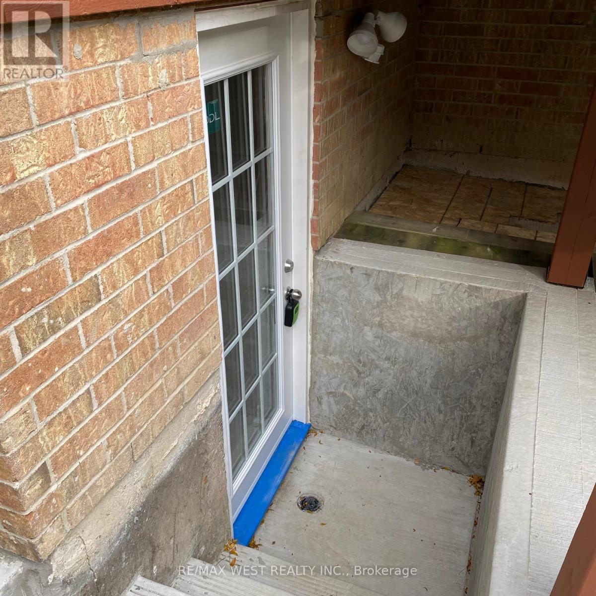 106 O'connor Crescent, Richmond Hill, Ontario  L4C 7N7 - Photo 33 - N12715872