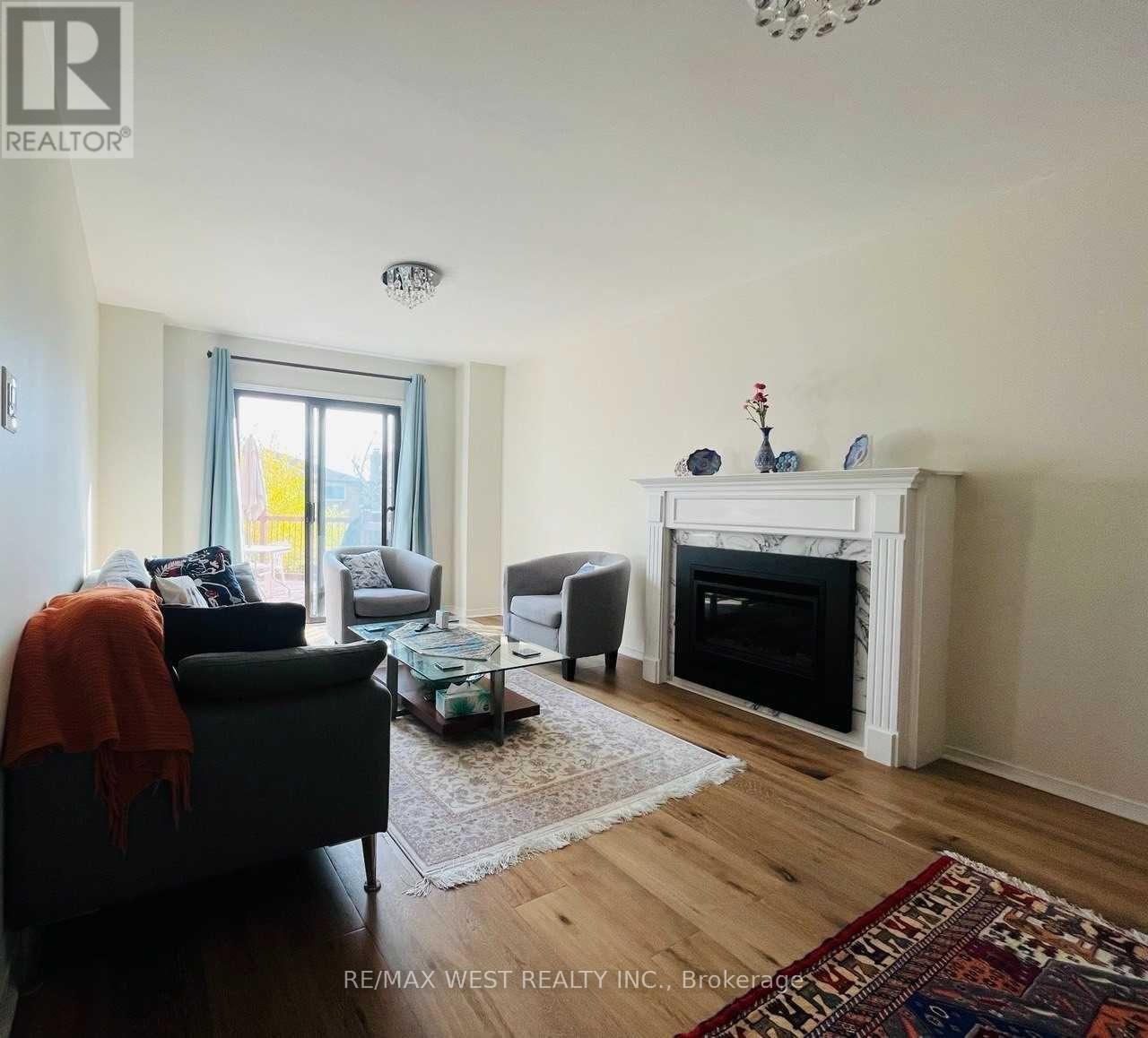 106 O'connor Crescent, Richmond Hill, Ontario  L4C 7N7 - Photo 6 - N12715872