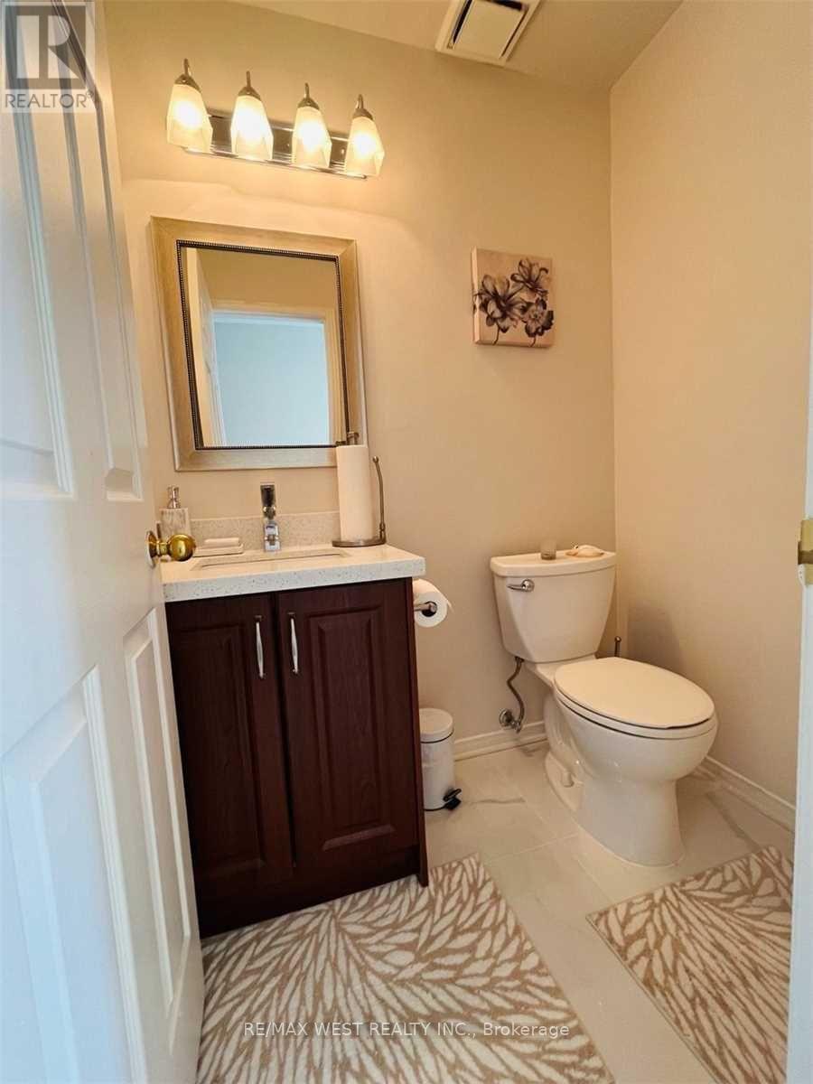 106 O'connor Crescent, Richmond Hill, Ontario  L4C 7N7 - Photo 7 - N12715872