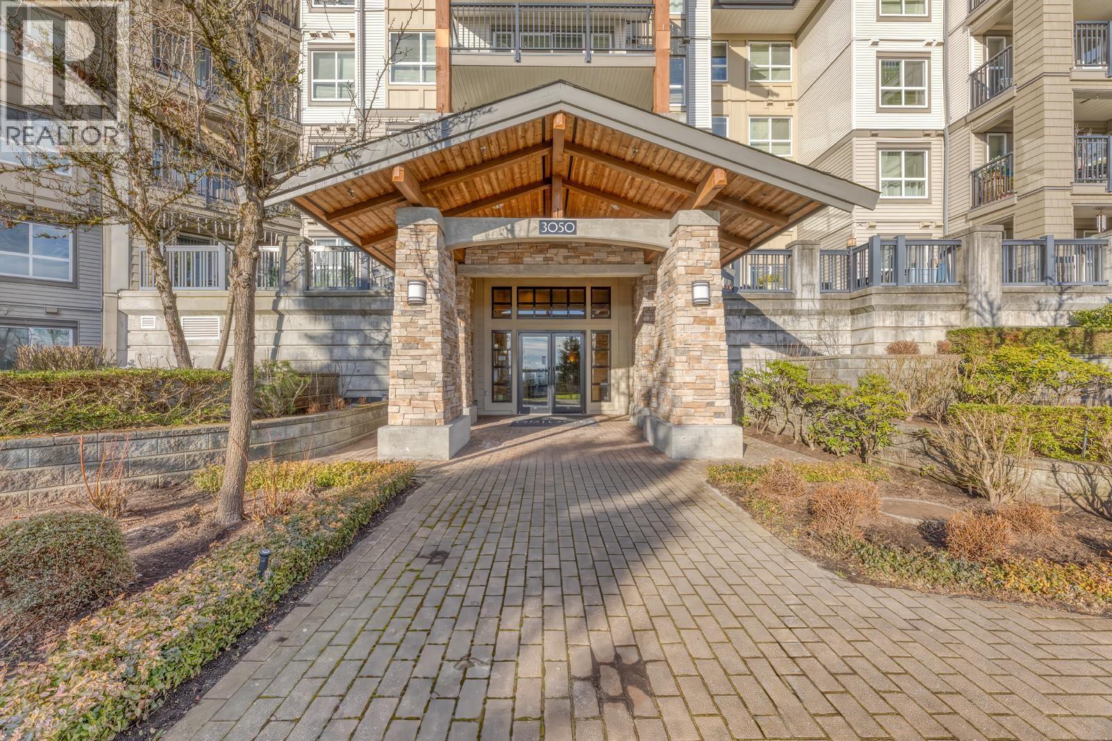 202 3050 Dayanee Springs Boulevard, Coquitlam, British Columbia  V3E 3R7 - Photo 1 - R3081459