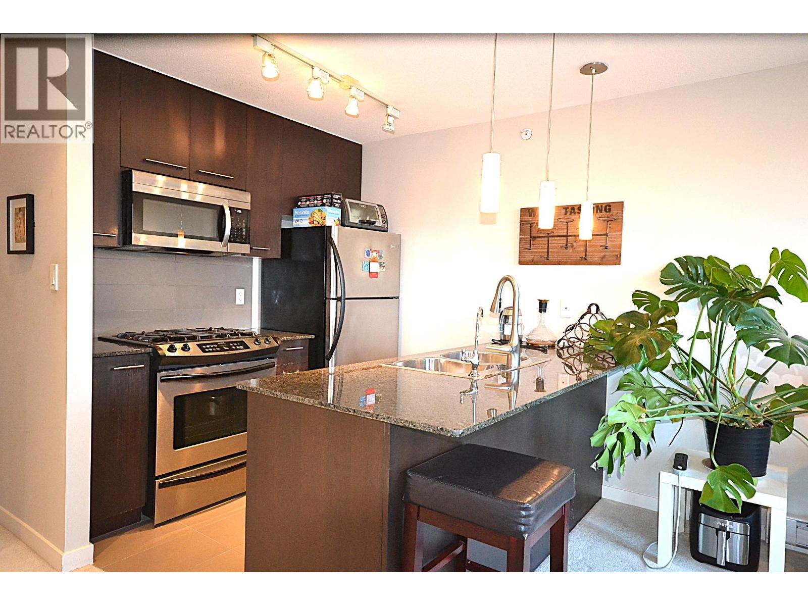 602 2979 Glen Drive, Coquitlam, British Columbia  V3B 0B2 - Photo 13 - R3078946