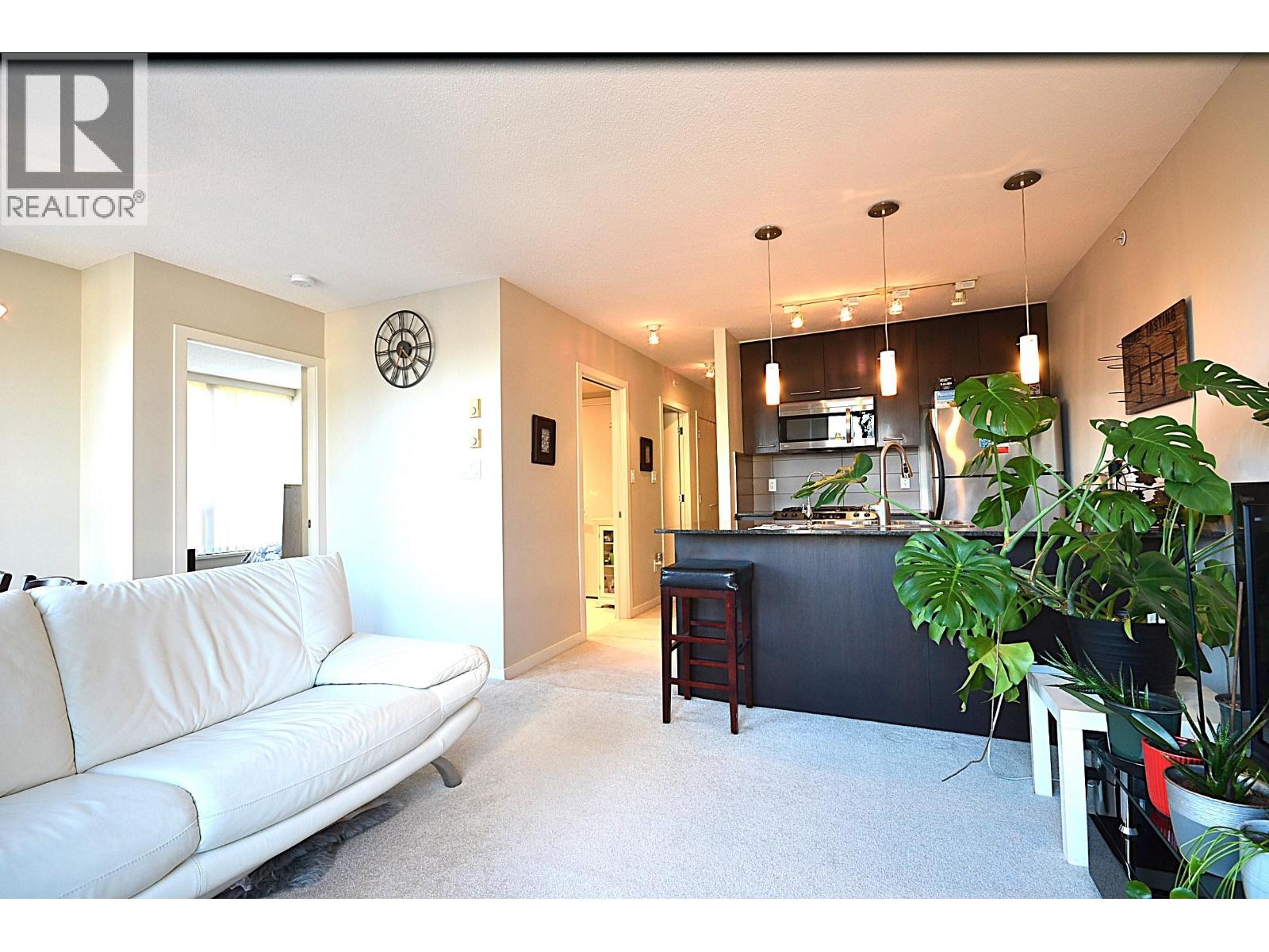 602 2979 Glen Drive, Coquitlam, British Columbia  V3B 0B2 - Photo 2 - R3078946