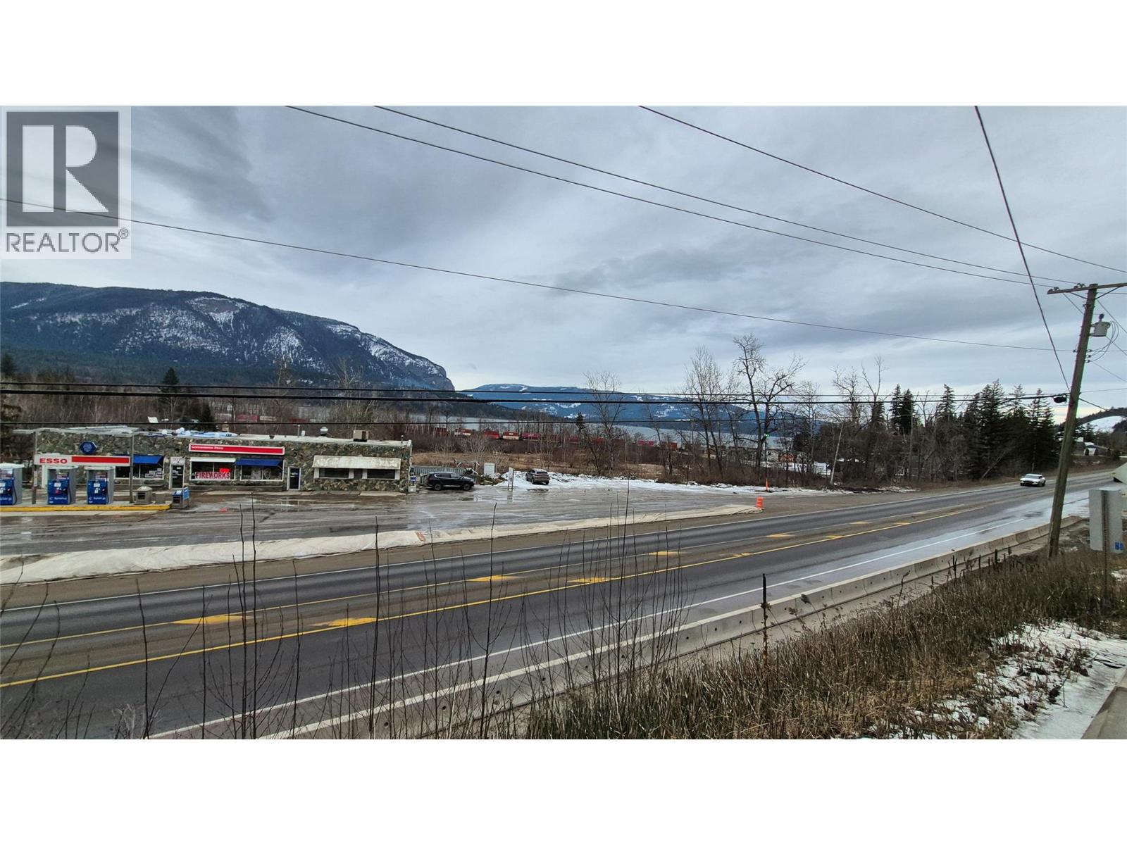 5177 Trans Canada Highway, Tappen, British Columbia  V0E 2X3 - Photo 2 - 10369414