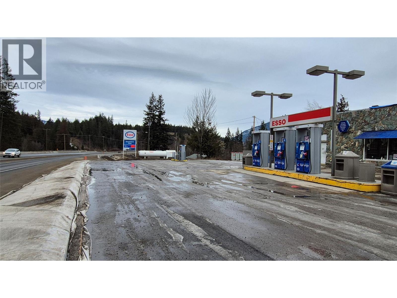 5177 Trans Canada Highway, Tappen, British Columbia  V0E 2X3 - Photo 6 - 10369414