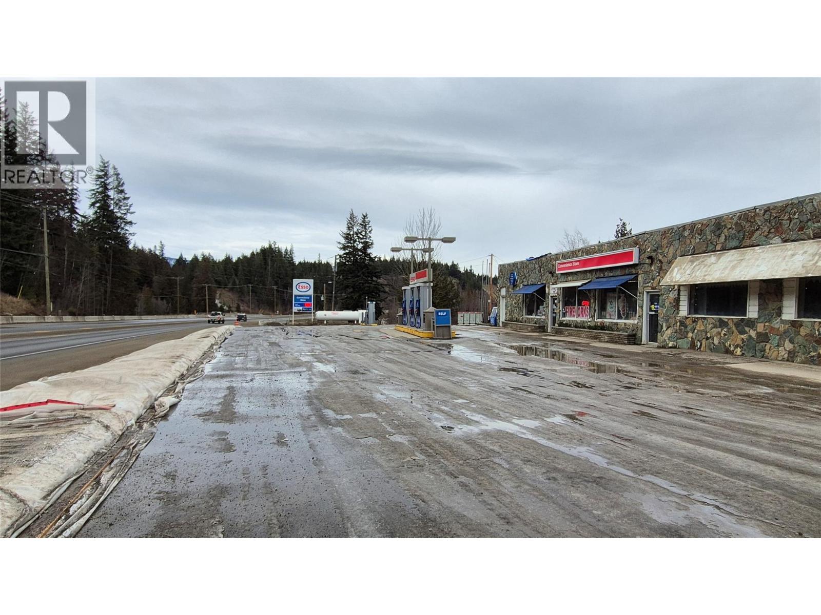 5177 Trans Canada Highway, Tappen, British Columbia  V0E 2X3 - Photo 8 - 10369414