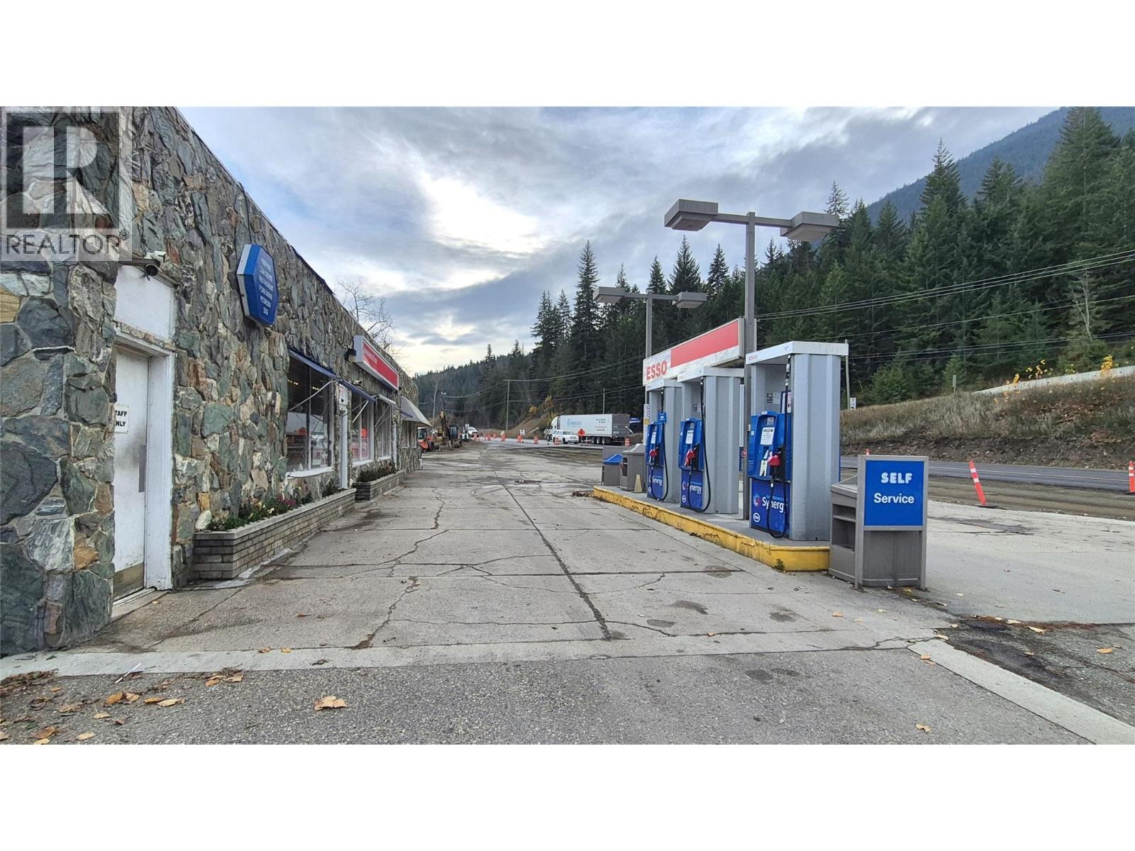 5177 Trans Canada Highway, Tappen, British Columbia  V0E 2X3 - Photo 11 - 10369414