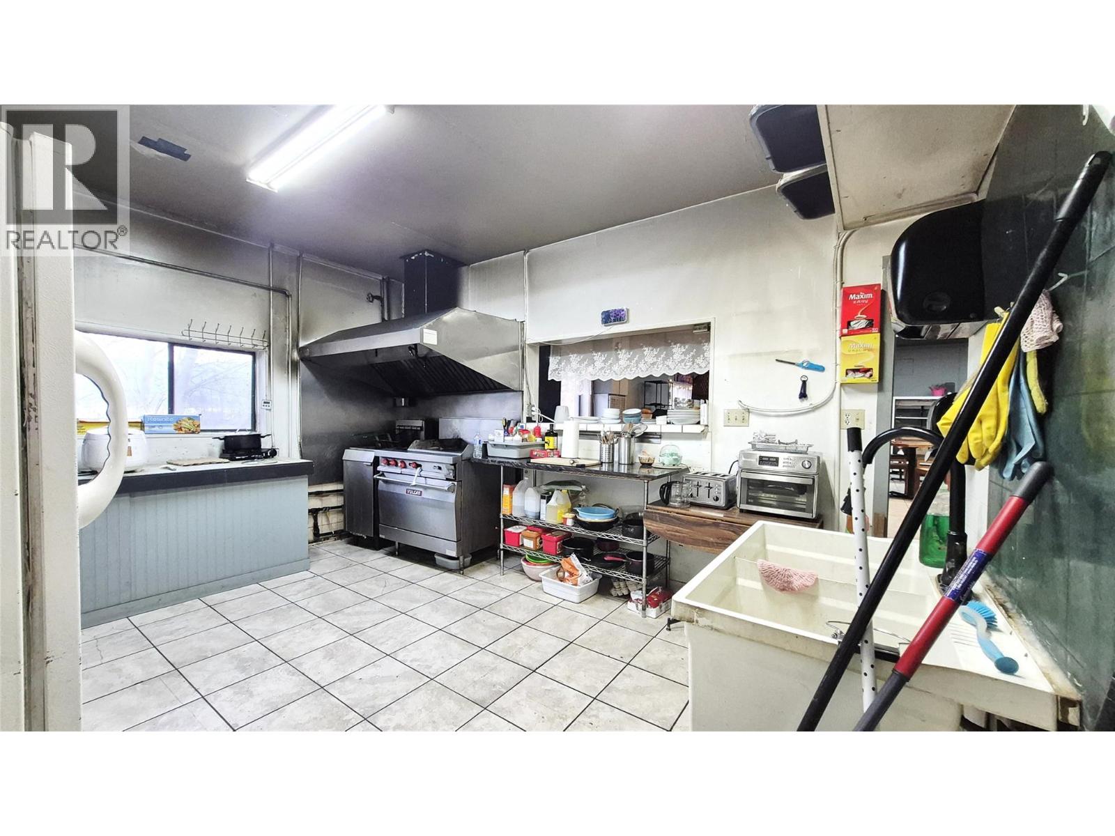 5177 Trans Canada Highway, Tappen, British Columbia  V0E 2X3 - Photo 33 - 10369414