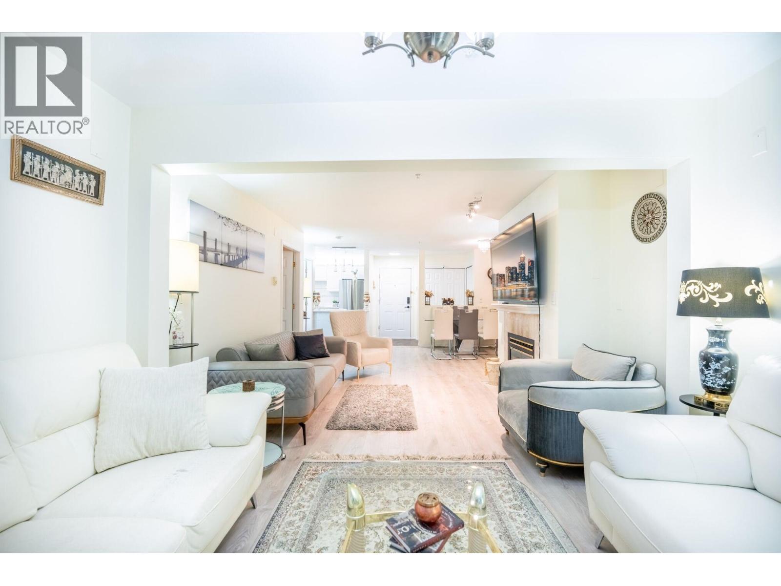 206 855 W 16th Street, North Vancouver, British Columbia  V7P 1R2 - Photo 4 - R3080141