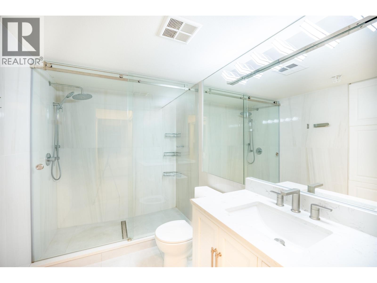 206 855 W 16th Street, North Vancouver, British Columbia  V7P 1R2 - Photo 12 - R3080141