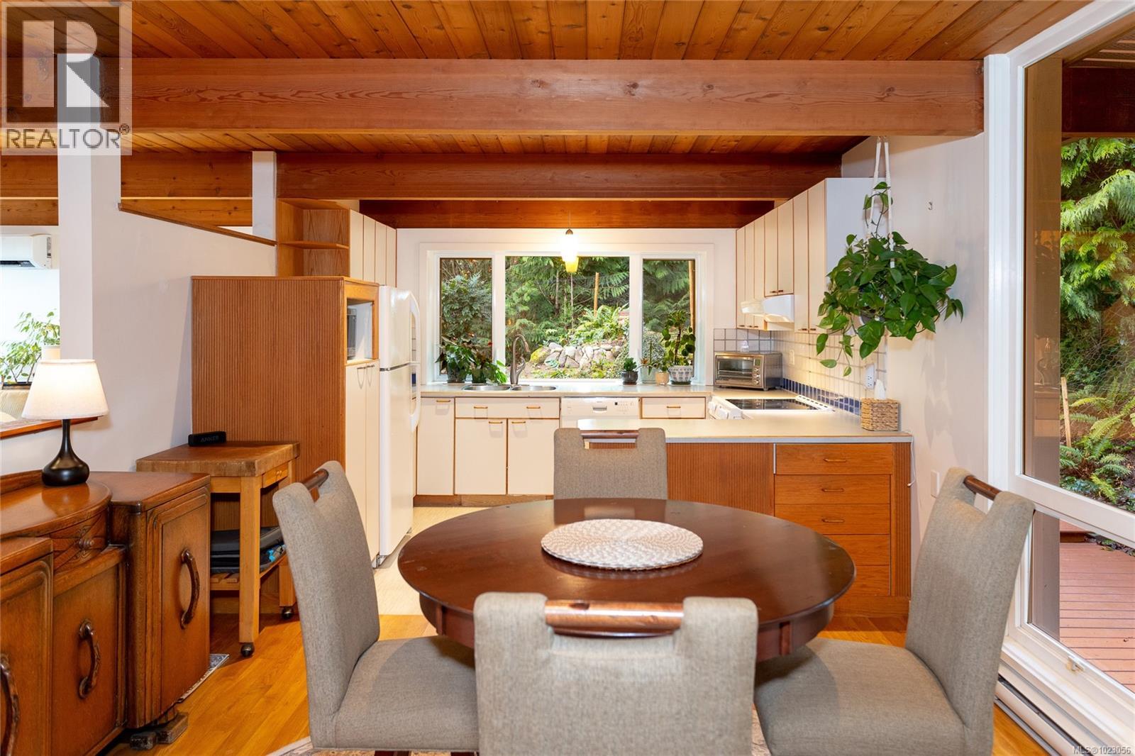 5150 Polson Terr, Saanich, British Columbia  V8Y 2C4 - Photo 11 - 1023056