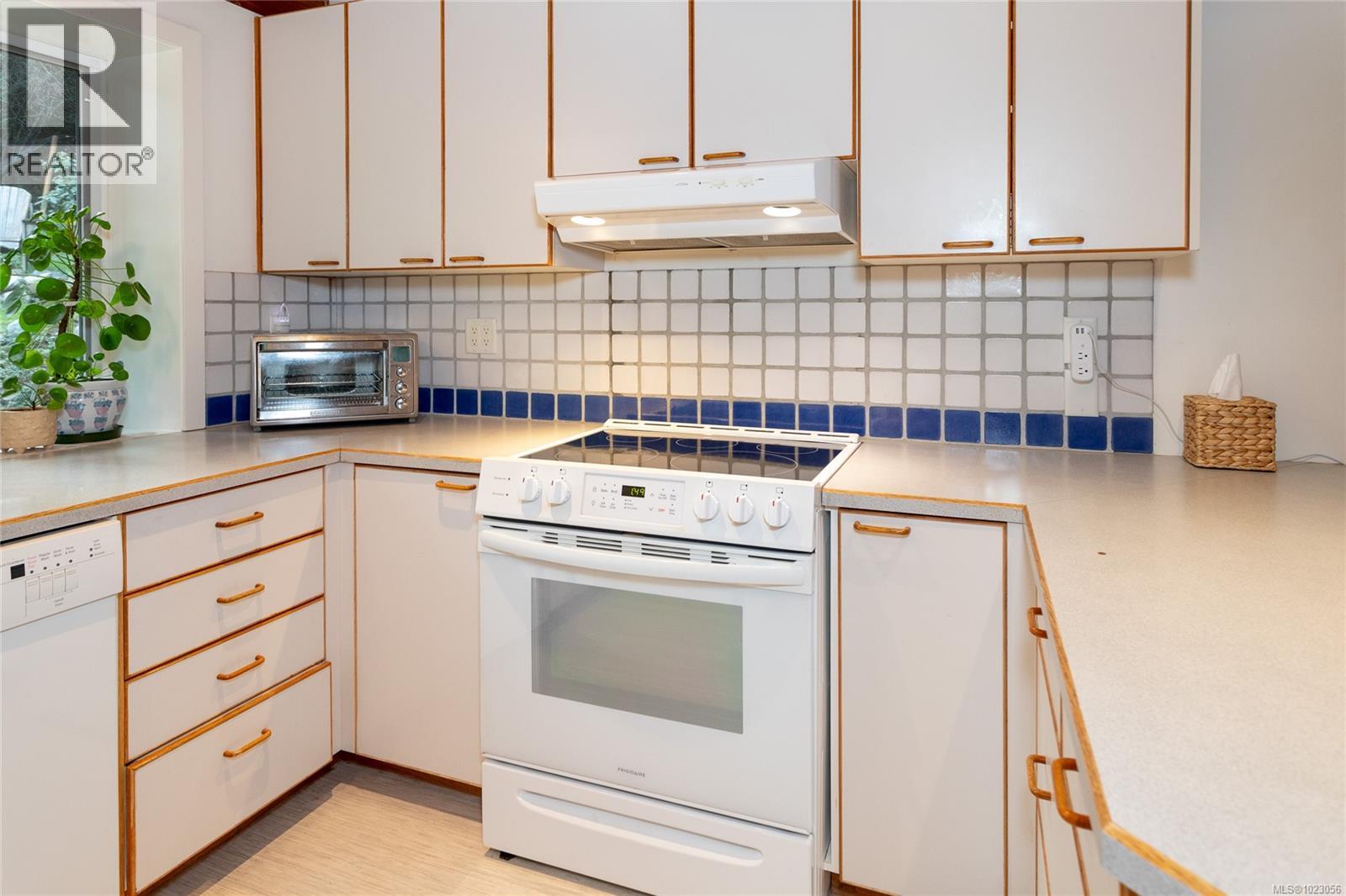 5150 Polson Terr, Saanich, British Columbia  V8Y 2C4 - Photo 15 - 1023056