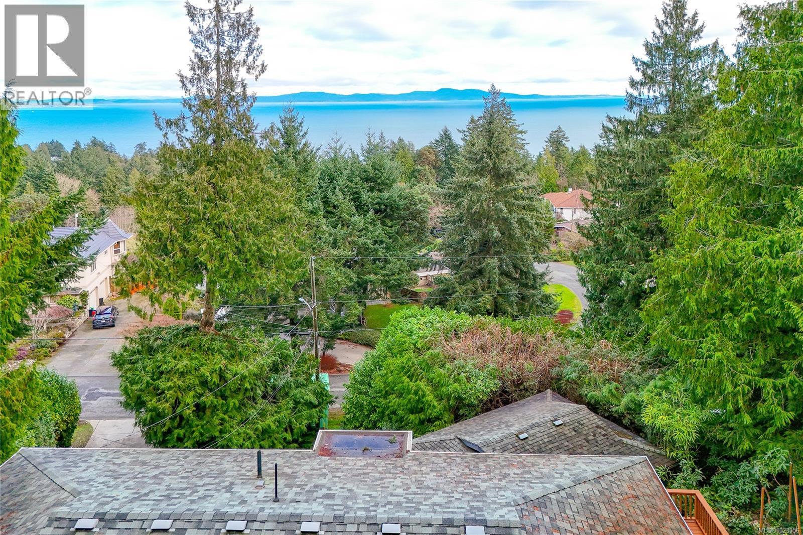 5150 Polson Terr, Saanich, British Columbia  V8Y 2C4 - Photo 2 - 1023056