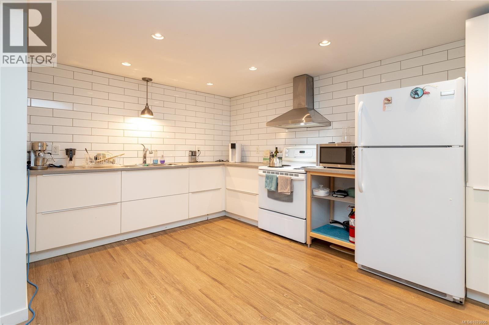 5150 Polson Terr, Saanich, British Columbia  V8Y 2C4 - Photo 32 - 1023056