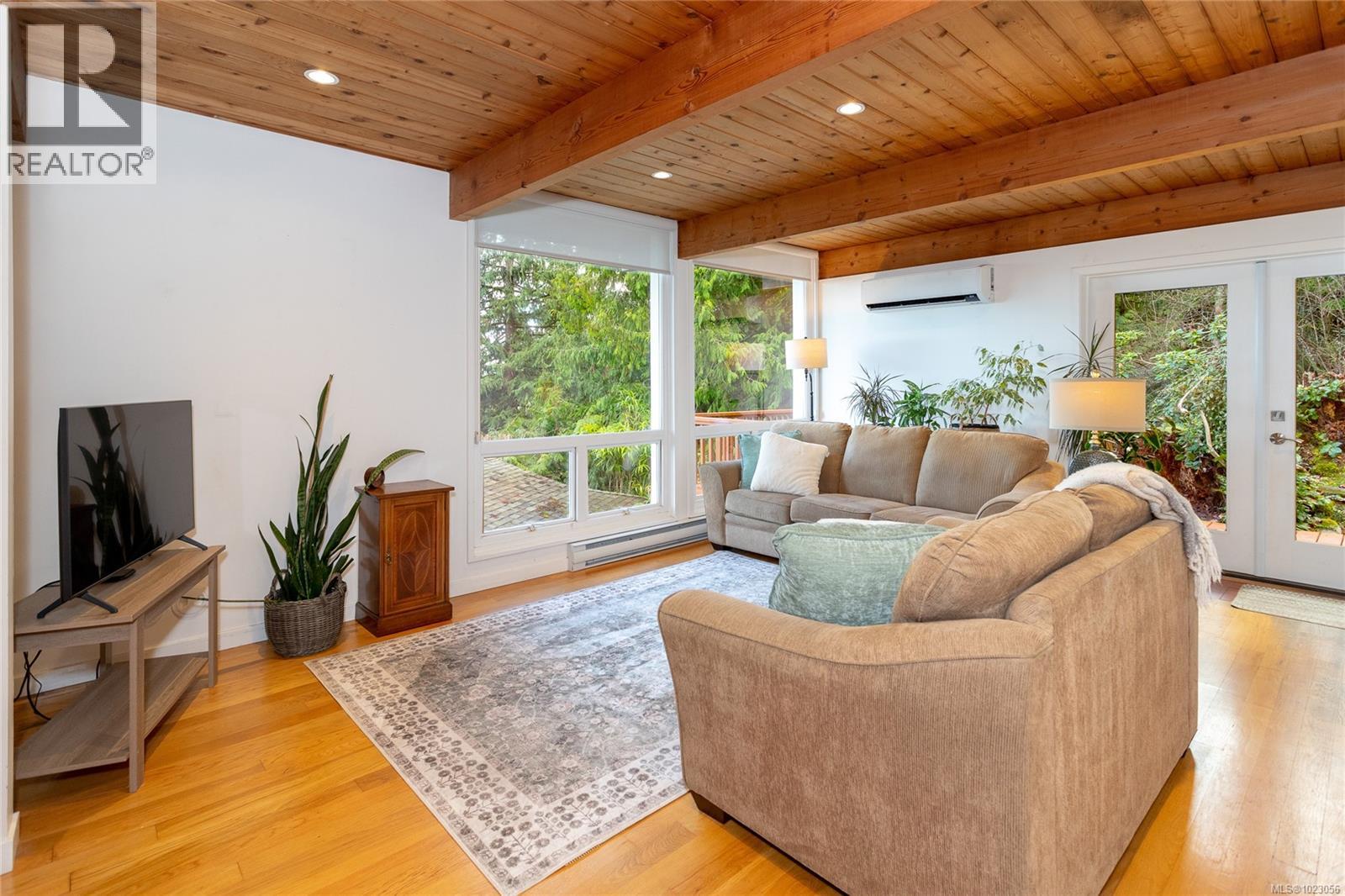 5150 Polson Terr, Saanich, British Columbia  V8Y 2C4 - Photo 5 - 1023056