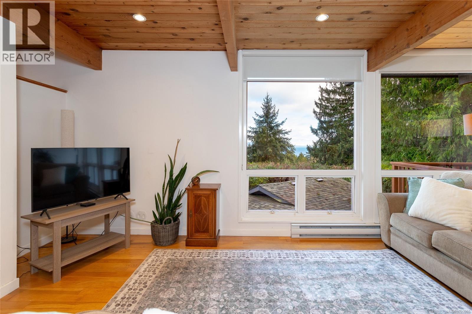 5150 Polson Terr, Saanich, British Columbia  V8Y 2C4 - Photo 6 - 1023056