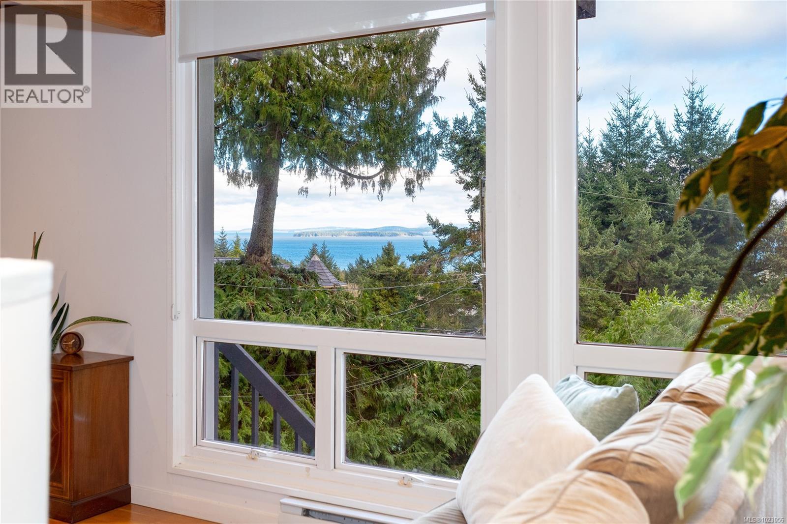 5150 Polson Terr, Saanich, British Columbia  V8Y 2C4 - Photo 9 - 1023056