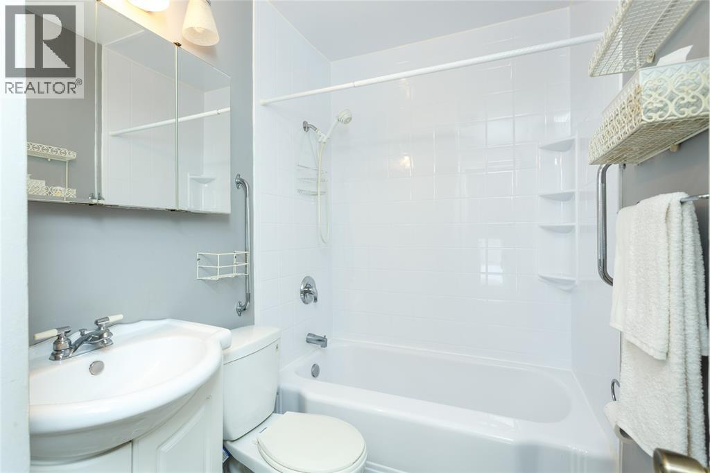 547 Superior Street, Sarnia, Ontario  N7T 7E7 - Photo 15 - 26001473