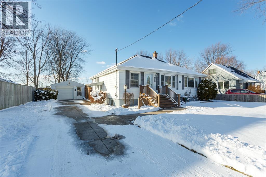 547 Superior Street, Sarnia, Ontario  N7T 7E7 - Photo 3 - 26001473