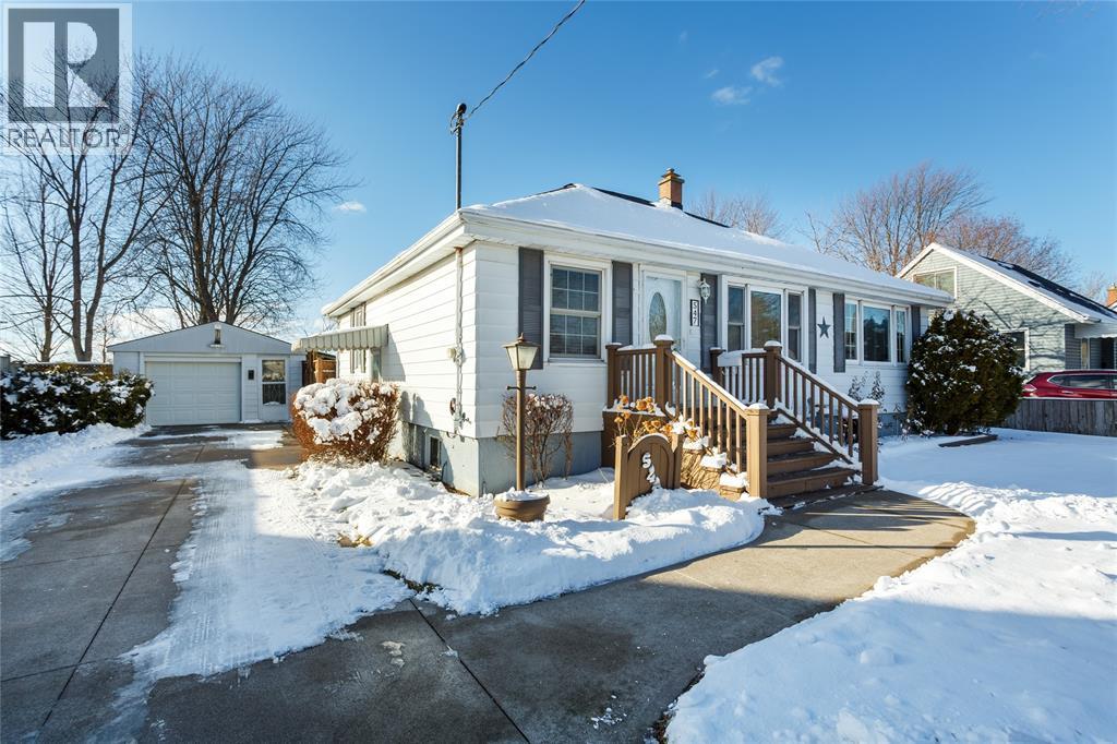 547 Superior Street, Sarnia, Ontario  N7T 7E7 - Photo 4 - 26001473