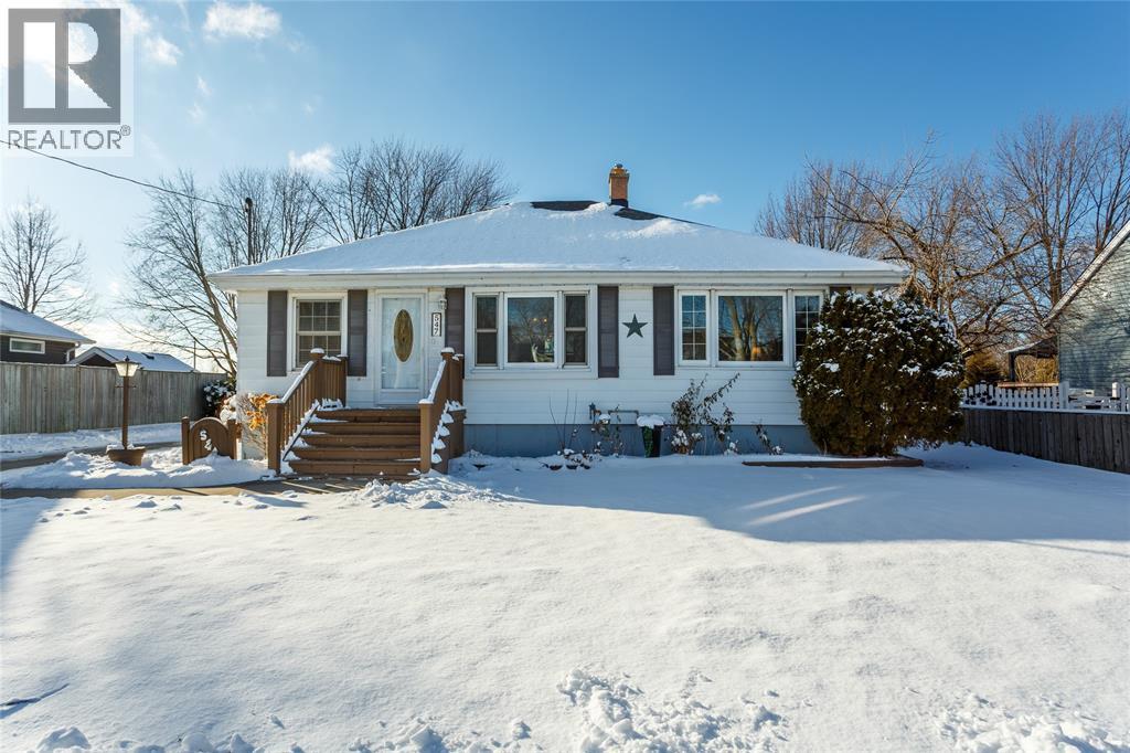 547 Superior Street, Sarnia, Ontario  N7T 7E7 - Photo 5 - 26001473