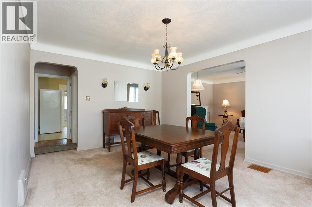 547 Superior Street, Sarnia, Ontario  N7T 7E7 - Photo 8 - 26001473