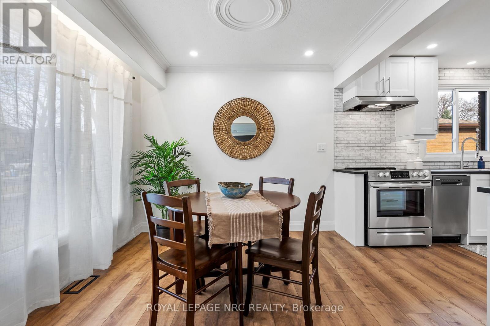 Upper - 4908 Pettit Avenue, Niagara Falls, Ontario  L2E 6L6 - Photo 12 - X12715964