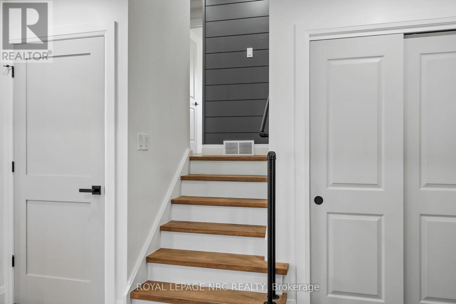 Upper - 4908 Pettit Avenue, Niagara Falls, Ontario  L2E 6L6 - Photo 14 - X12715964