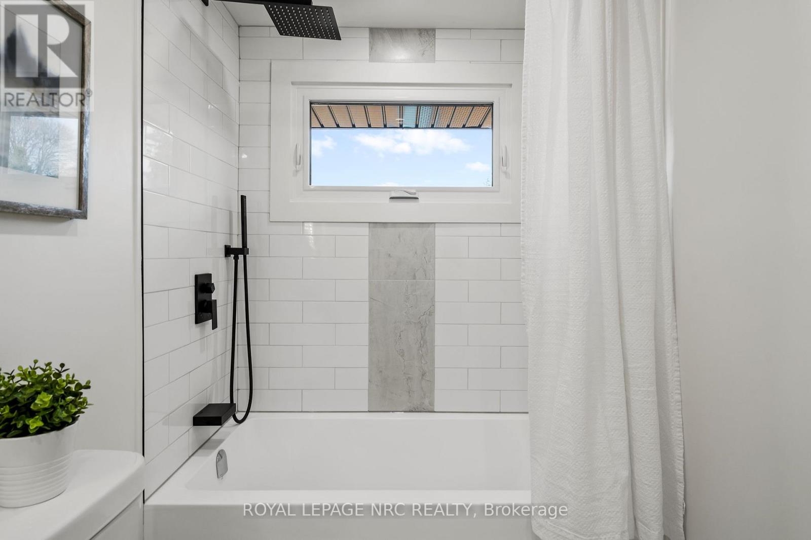 Upper - 4908 Pettit Avenue, Niagara Falls, Ontario  L2E 6L6 - Photo 18 - X12715964