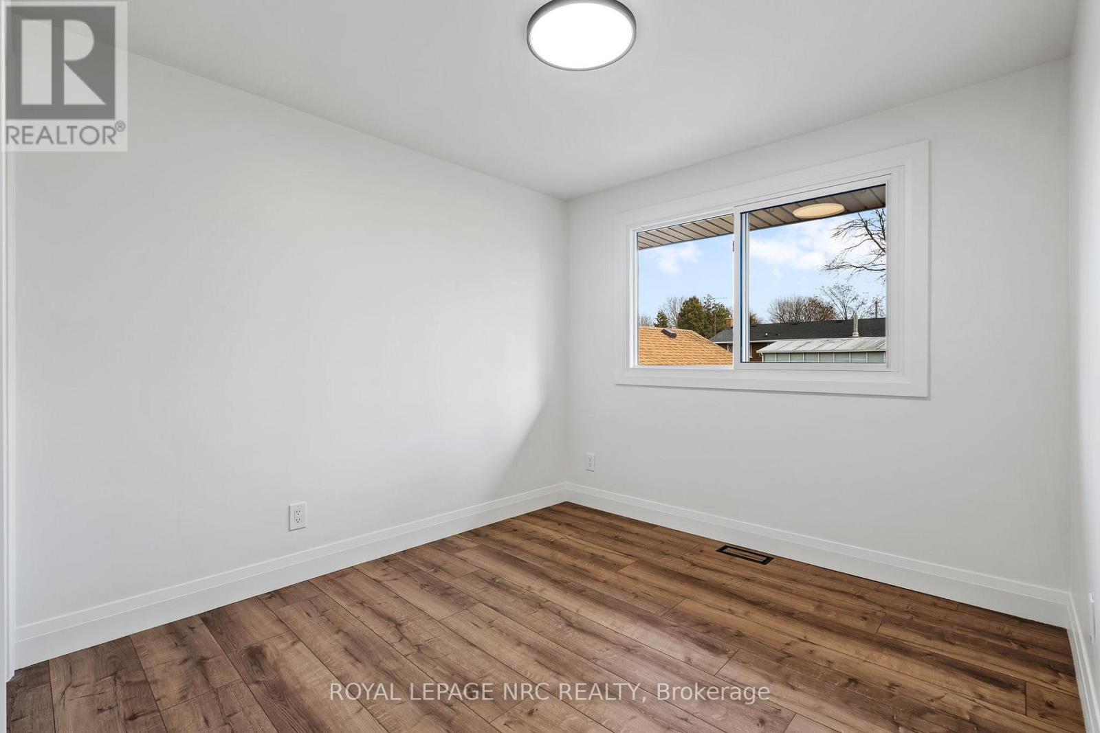 Upper - 4908 Pettit Avenue, Niagara Falls, Ontario  L2E 6L6 - Photo 19 - X12715964