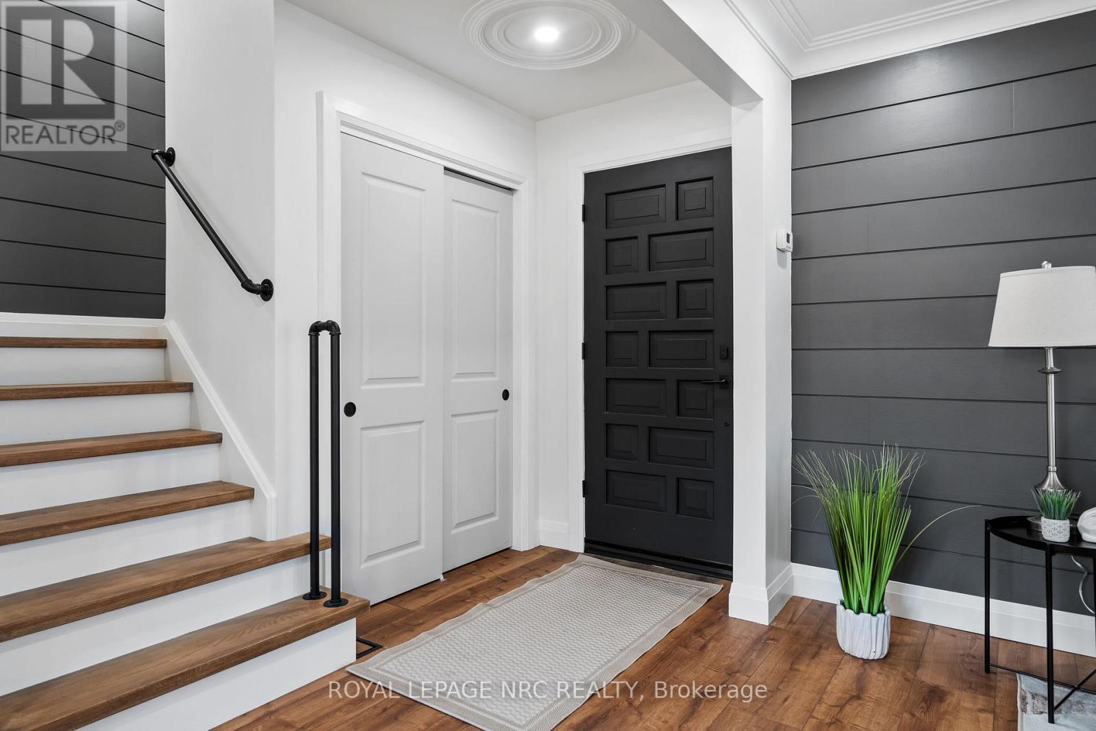 Upper - 4908 Pettit Avenue, Niagara Falls, Ontario  L2E 6L6 - Photo 2 - X12715964