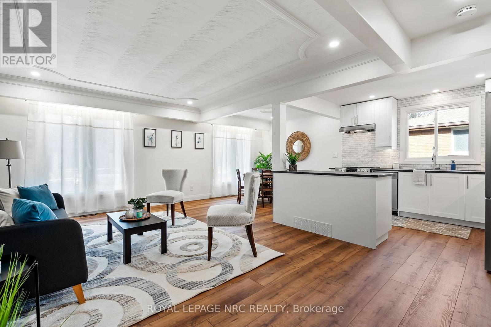 Upper - 4908 Pettit Avenue, Niagara Falls, Ontario  L2E 6L6 - Photo 3 - X12715964