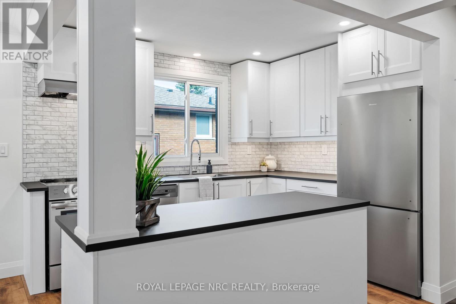 Upper - 4908 Pettit Avenue, Niagara Falls, Ontario  L2E 6L6 - Photo 7 - X12715964