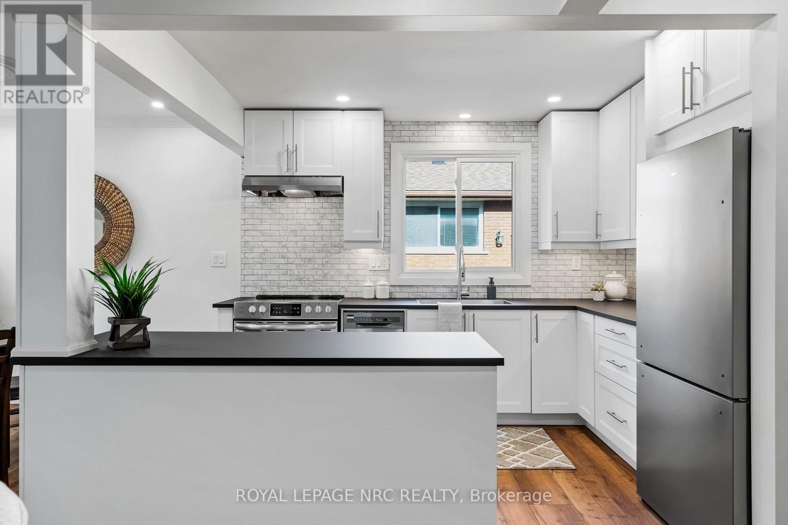 Upper - 4908 Pettit Avenue, Niagara Falls, Ontario  L2E 6L6 - Photo 8 - X12715964