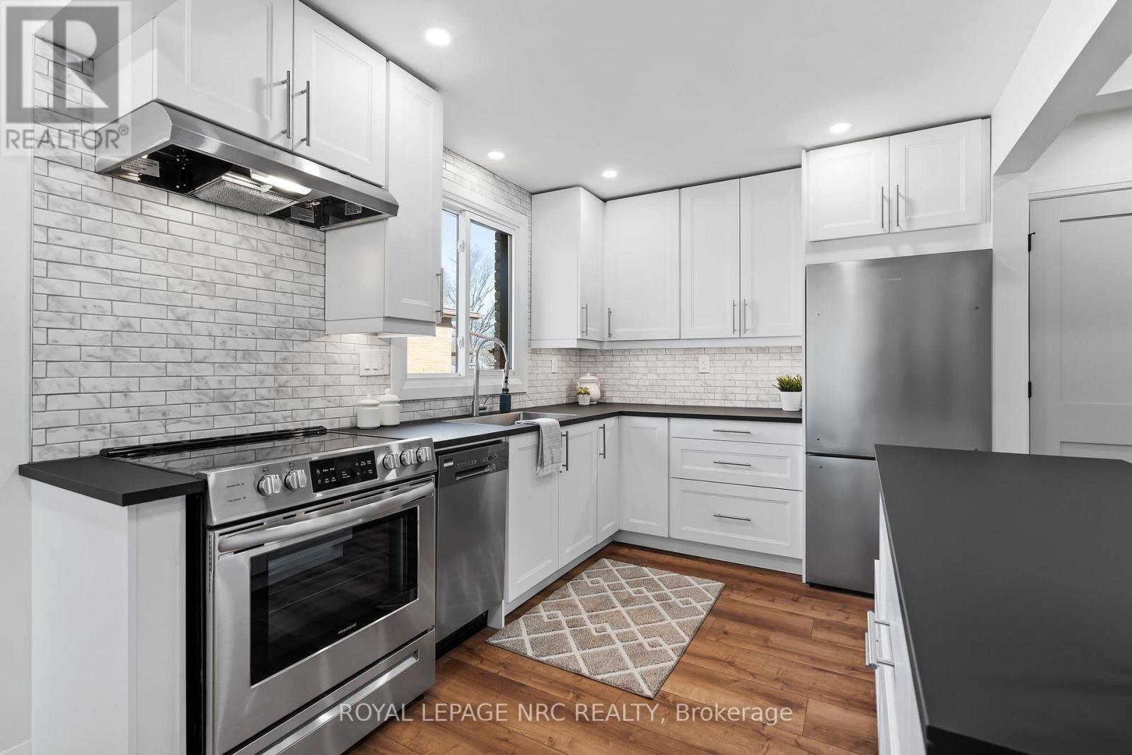 Upper - 4908 Pettit Avenue, Niagara Falls, Ontario  L2E 6L6 - Photo 9 - X12715964