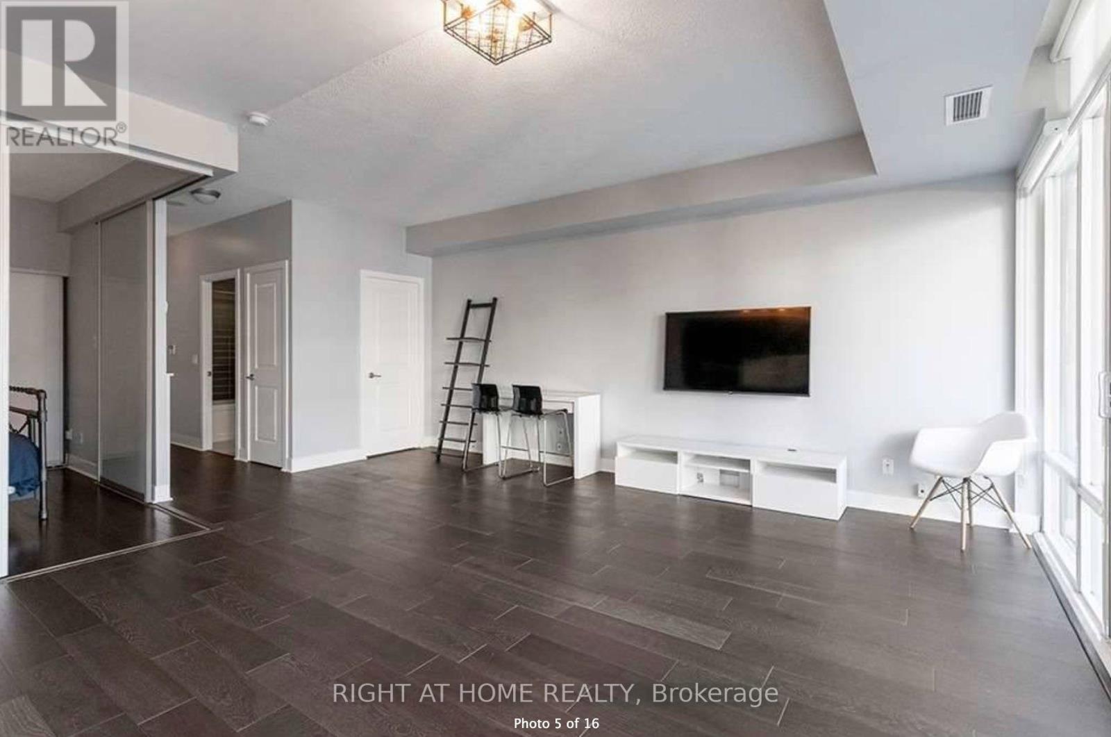 730 - 90 Stadium Road, Toronto, Ontario  M5V 3W5 - Photo 4 - C12715940