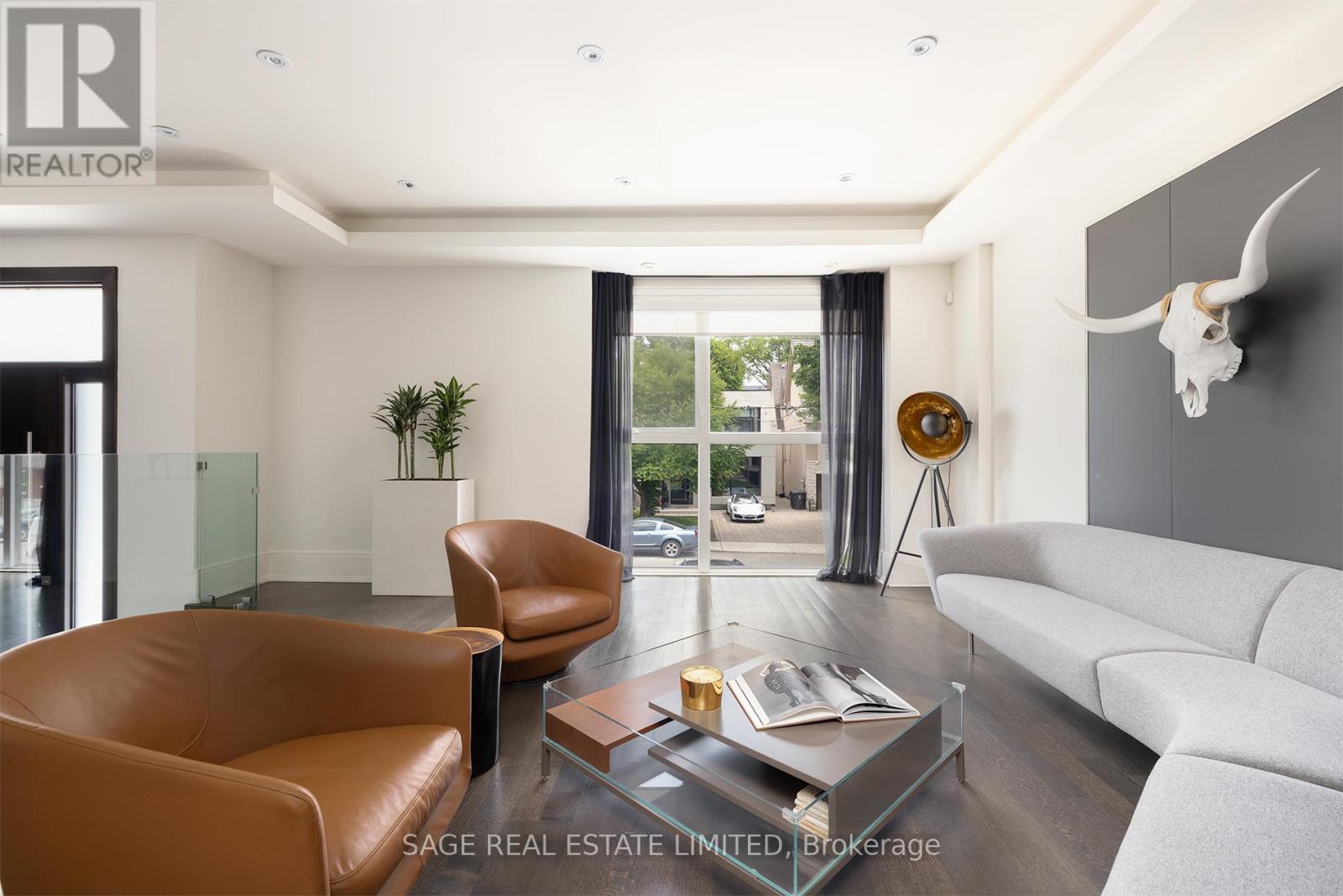 40 Hoyle Avenue, Toronto, Ontario  M4S 2X6 - Photo 3 - C12715944