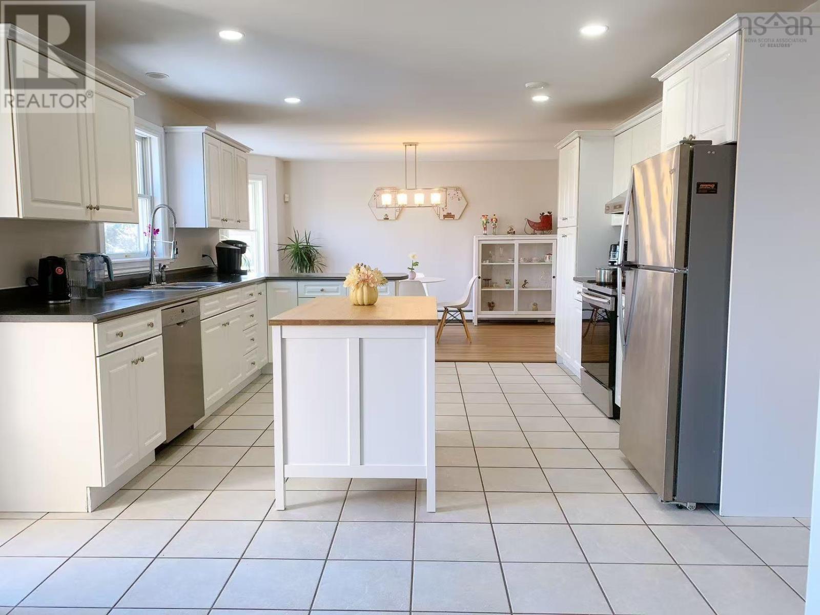 47 Nottingham Street, Bedford, Nova Scotia  B4A 3A8 - Photo 7 - 202601177