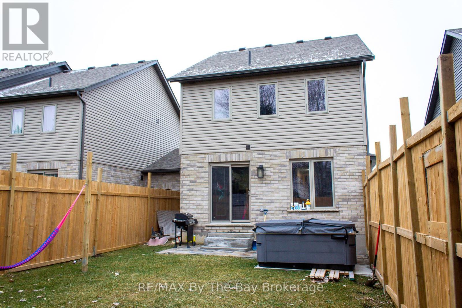 131 Stonebrook Way, Grey Highlands, Ontario  N0C 1H0 - Photo 4 - X12414267