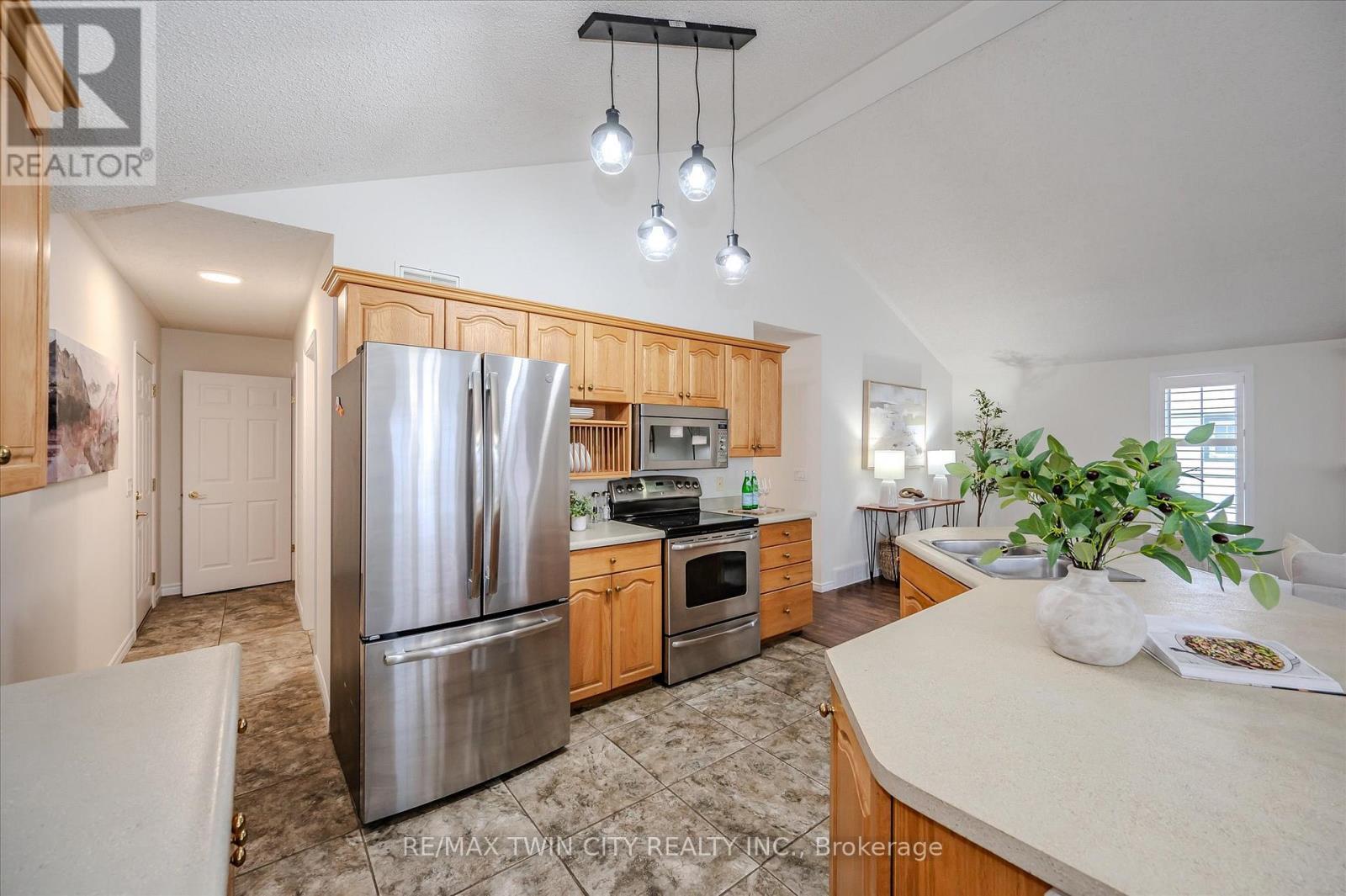 185 Wesley Crescent, Woolwich, Ontario  N2J 4G8 - Photo 12 - X12715916