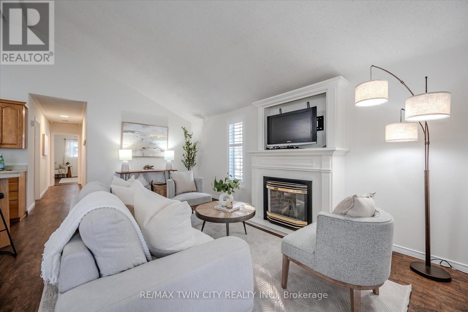 185 Wesley Crescent, Woolwich, Ontario  N2J 4G8 - Photo 5 - X12715916