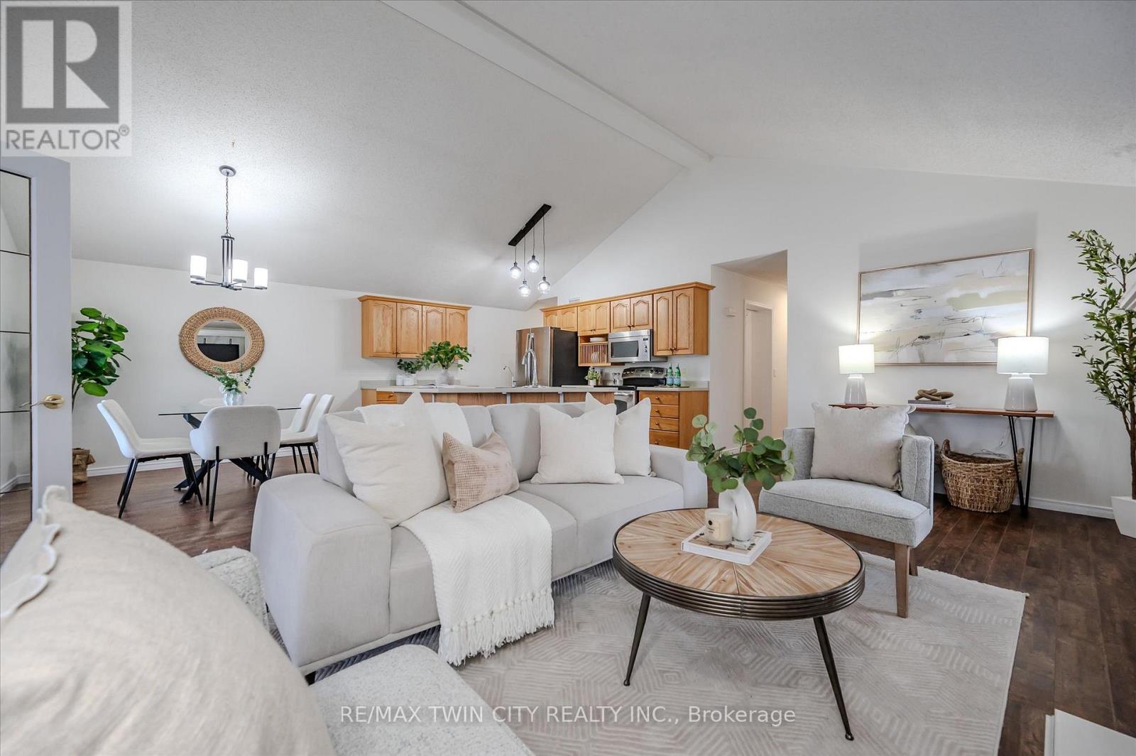 185 Wesley Crescent, Woolwich, Ontario  N2J 4G8 - Photo 6 - X12715916