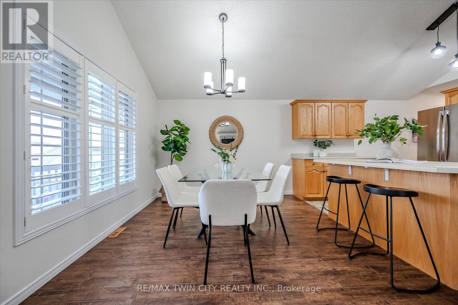 185 Wesley Crescent, Woolwich, Ontario  N2J 4G8 - Photo 7 - X12715916