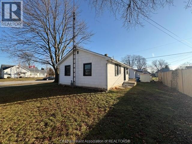 119 Lorne Avenue, Wallaceburg, Ontario  N8A 3Y9 - Photo 5 - 26000974